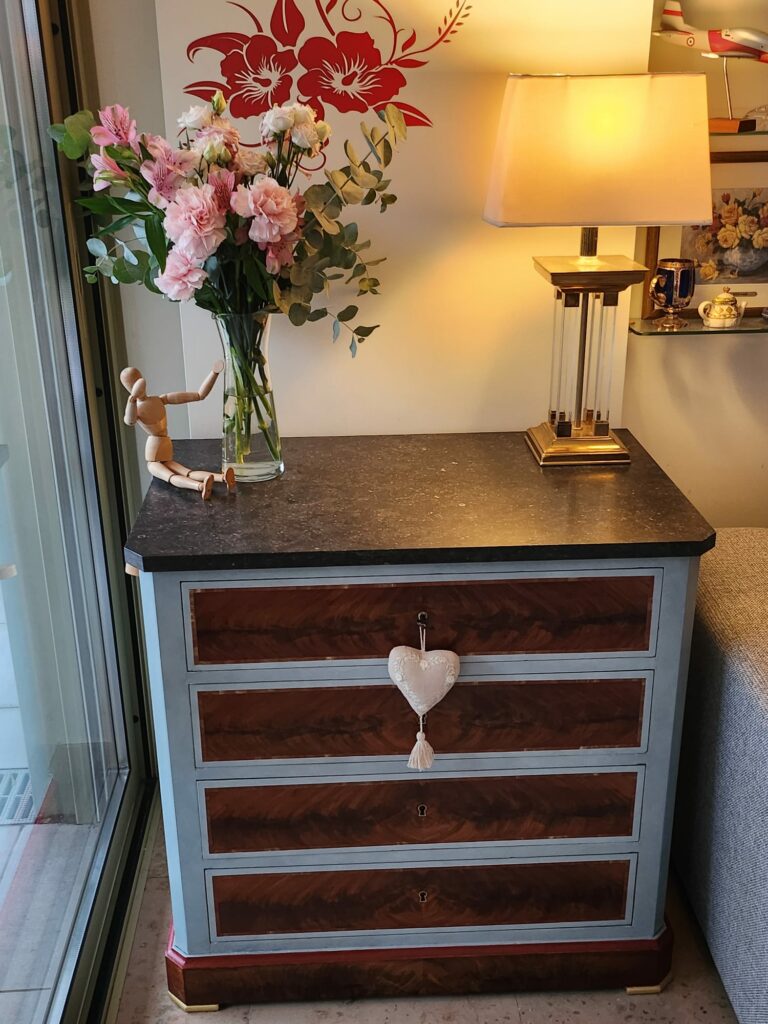 commode-Louis-Philippe-peinture-patine-bois-naturel-placage-dorure-restauration