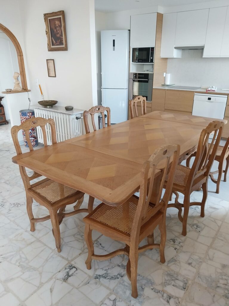 Table-salle-à-manger-peinture-damier